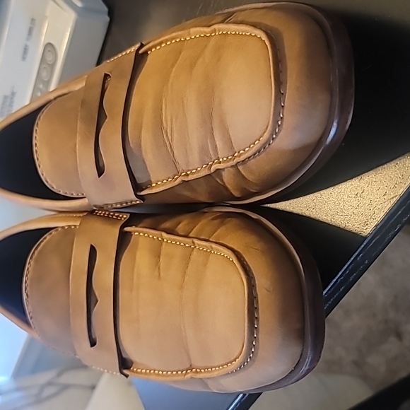 STUNNING GOODFELLOW & CO SUEDE LIKE TAN LOAFERS - Picture 5 of 5